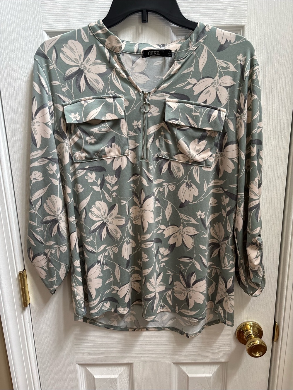 CURE Floral 3/4 Zip-Front 3/4 Sleeve Shirt in Sage and Cream, Size M, NWOT